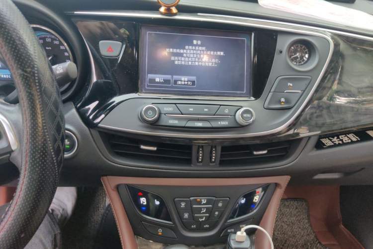 Used Buick Envision 2015 20T Two-Wheel-Drive Elite Model Audio And AC Panel
