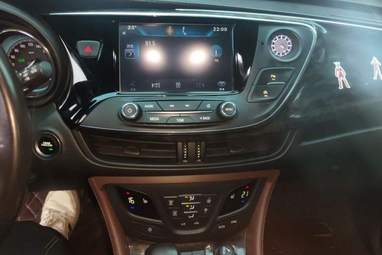 Used Buick Envision 2015 20T Two-Wheel-Drive Elite Model Audio And AC Panel