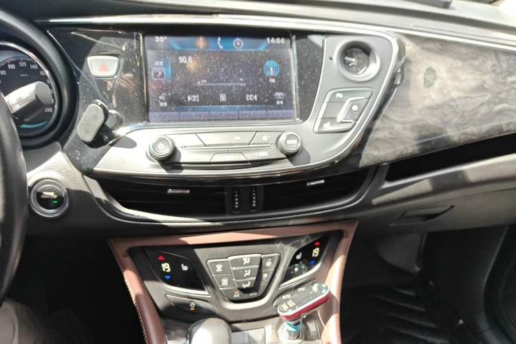 Used Buick Envision 2015 20T Four-Wheel Drive Luxury Model Audio And AC Panel