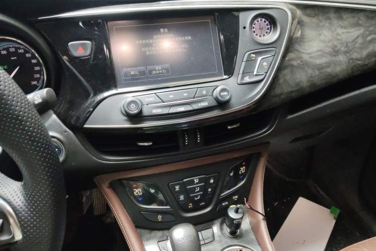 Used Buick Envision 2015 20T Four-Wheel Drive Luxury Model Audio And AC Panel