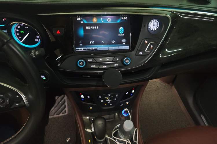 Used Buick Envision 2015 20T Four-Wheel Drive Luxury Model Audio And AC Panel