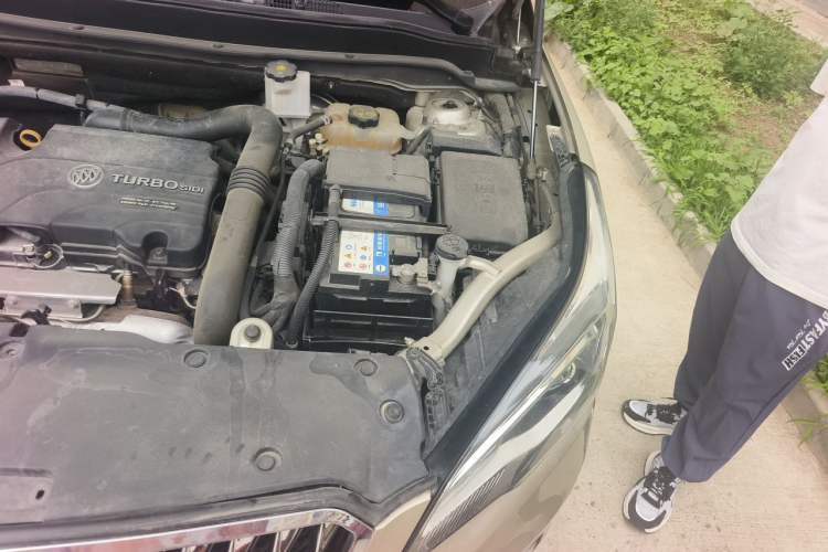 Used Buick Envision 2015 20T Two-Wheel-Drive Elite Model Engine Bay Left
