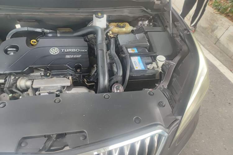 Used Buick Envision 2015 20T Four-Wheel Drive Luxury Model Engine Bay Left