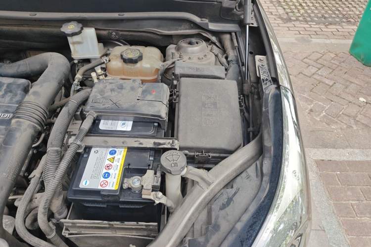 Used Buick Envision 2015 20T Two-Wheel-Drive Elite Model Engine Bay Left