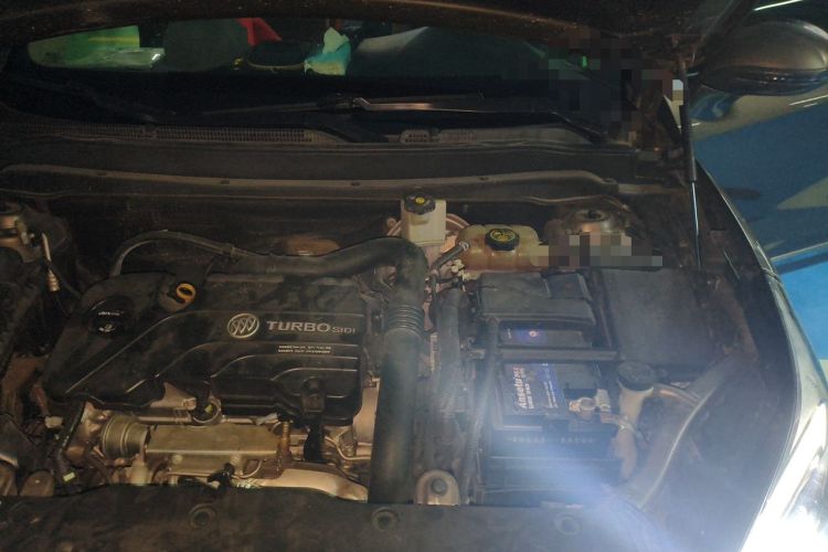 Used Buick Envision 2015 20T Two-Wheel-Drive Elite Model Engine Bay Left