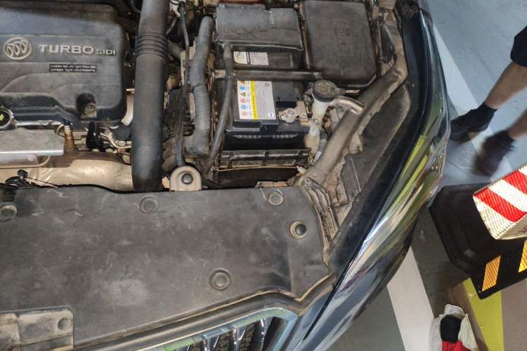 Used Buick Envision 2015 20T Two-Wheel-Drive Elite Model Engine Bay Left