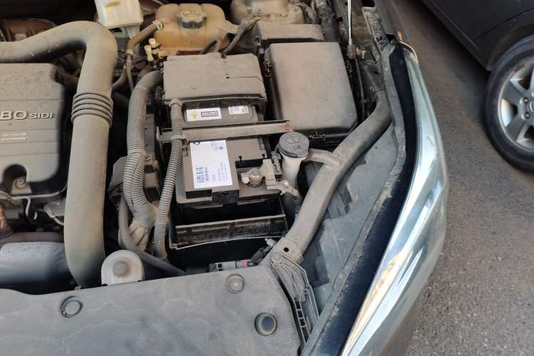 Used Buick Envision 2015 20T Two-Wheel-Drive Elite Model Engine Bay Left