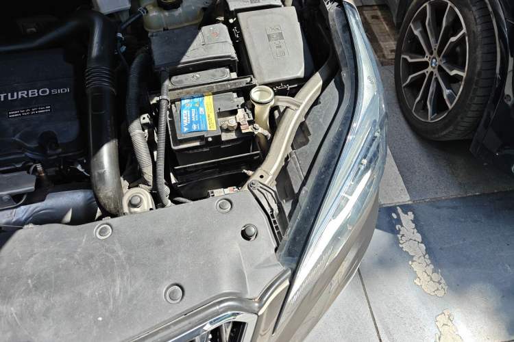 Used Buick Envision 2015 20T Four-Wheel Drive Luxury Model Engine Bay Left