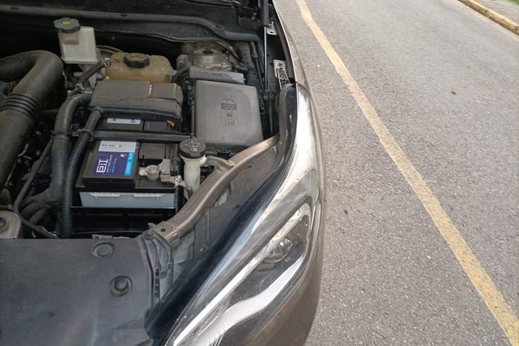 Used Buick Envision 2015 20T Two-Wheel-Drive Elite Model Engine Bay Left