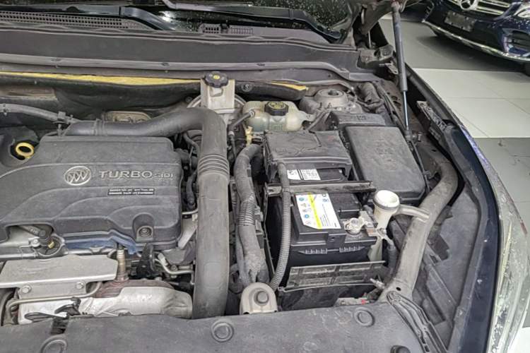 Used Buick Envision 2015 20T Four-Wheel Drive Elite Model Engine Bay Left