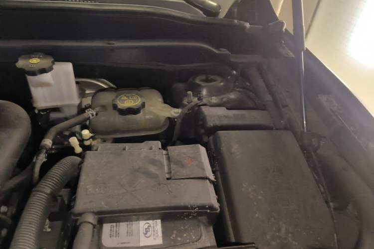 Used Buick Envision 2015 20T Two-Wheel-Drive Elite Model Engine Bay Left