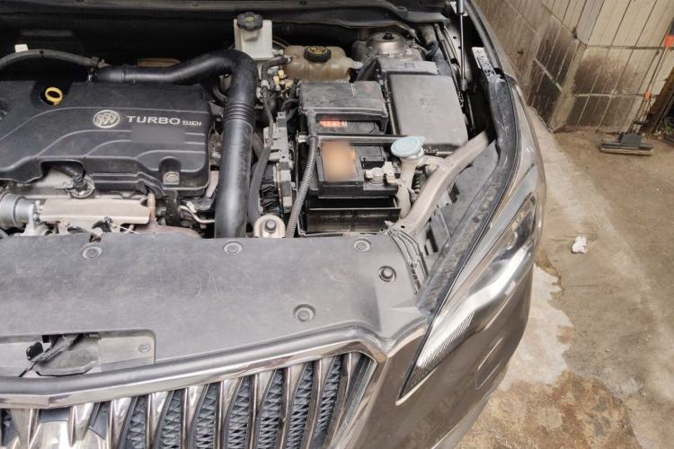 Used Buick Envision 2015 20T Four-Wheel Drive Luxury Model Engine Bay Left
