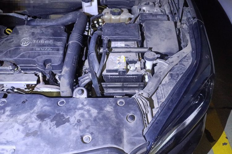 Used Buick Envision 2015 20T Two-Wheel-Drive Elite Model Engine Bay Left
