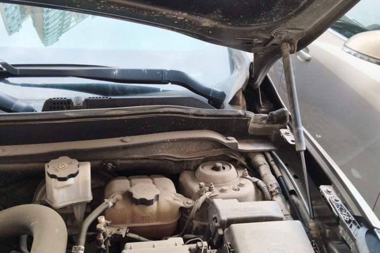 Used Buick Envision 2015 20T Two-Wheel-Drive Elite Model Engine Bay Left