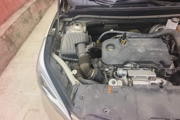 Used Buick Envision 2015 20T Two-Wheel-Drive Elite Model Engine Bay Right
