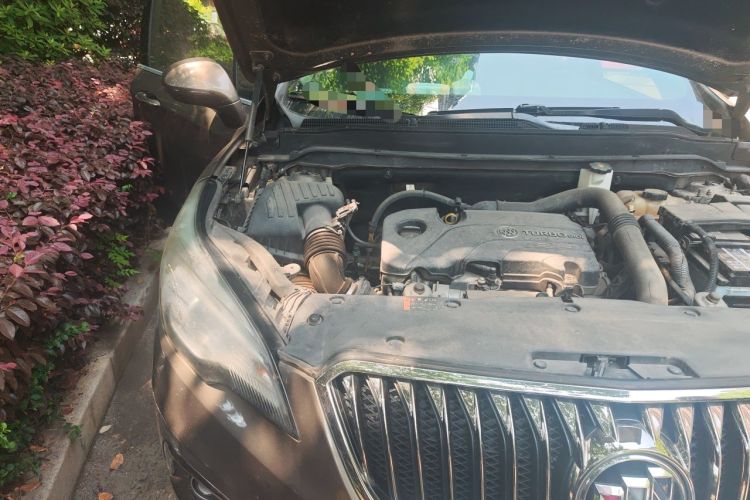 Used Buick Envision 2015 20T Two-Wheel-Drive Elite Model Engine Bay Right