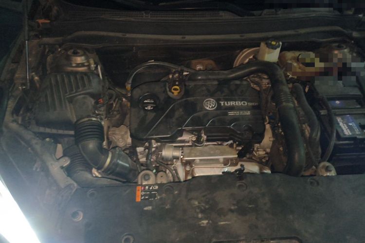 Used Buick Envision 2015 20T Two-Wheel-Drive Elite Model Engine Bay Right