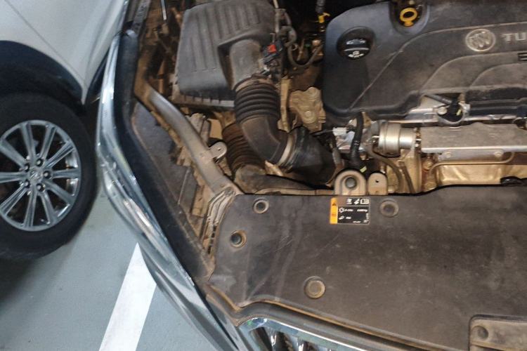 Used Buick Envision 2015 20T Two-Wheel-Drive Elite Model Engine Bay Right