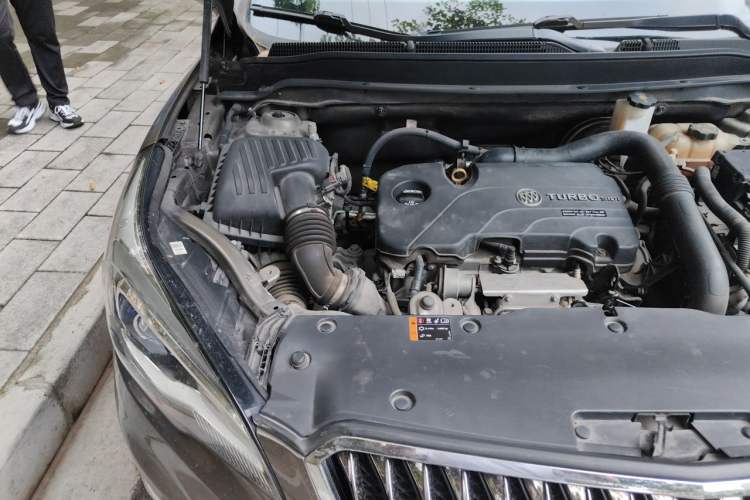 Used Buick Envision 2015 20T Two-Wheel-Drive Elite Model Engine Bay Right