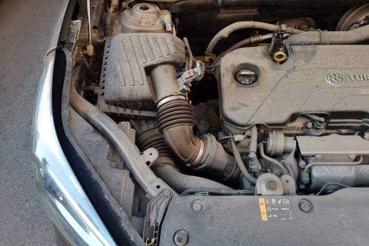 Used Buick Envision 2015 20T Two-Wheel-Drive Elite Model Engine Bay Right