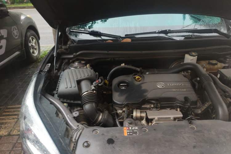 Used Buick Envision 2015 20T Two-Wheel-Drive Elite Model Engine Bay Right