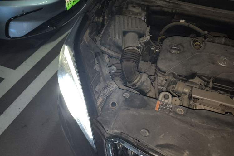 Used Buick Envision 2015 20T Two-Wheel-Drive Elite Model Engine Bay Right