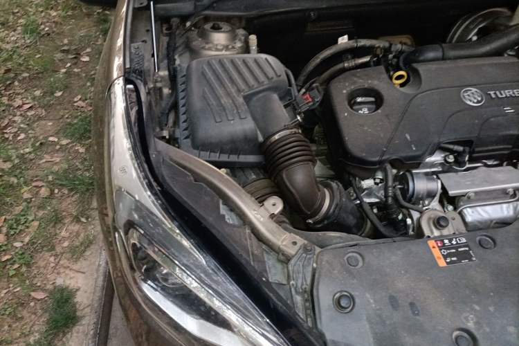Used Buick Envision 2015 20T Two-Wheel-Drive Elite Model Engine Bay Right