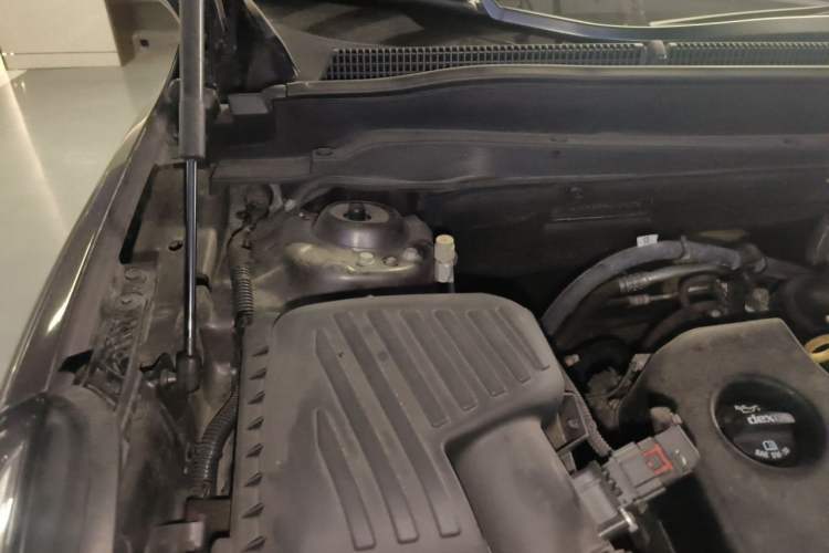 Used Buick Envision 2015 20T Two-Wheel-Drive Elite Model Engine Bay Right