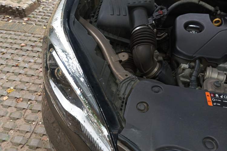 Used Buick Envision 2015 20T Two-Wheel-Drive Elite Model Engine Bay Right
