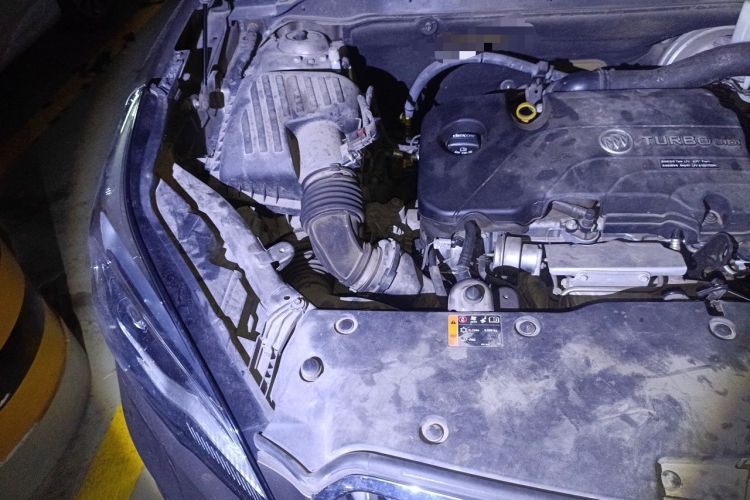 Used Buick Envision 2015 20T Two-Wheel-Drive Elite Model Engine Bay Right