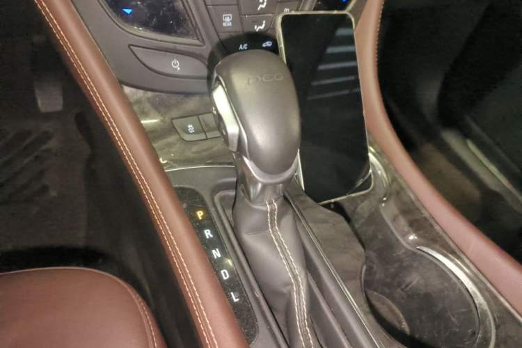 Used Buick Envision 2015 20T Two-Wheel-Drive Elite Model Gear Lever