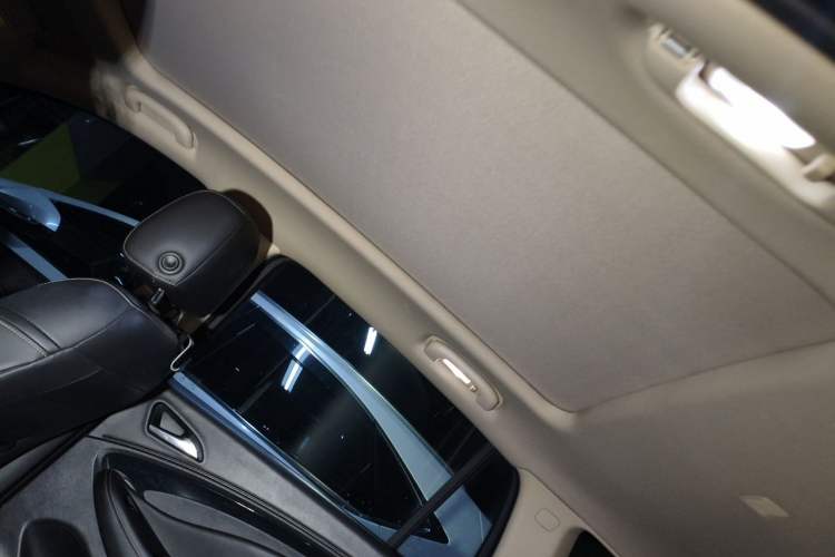 Used Buick Envision 2015 20T Two-Wheel-Drive Elite Model Headliner