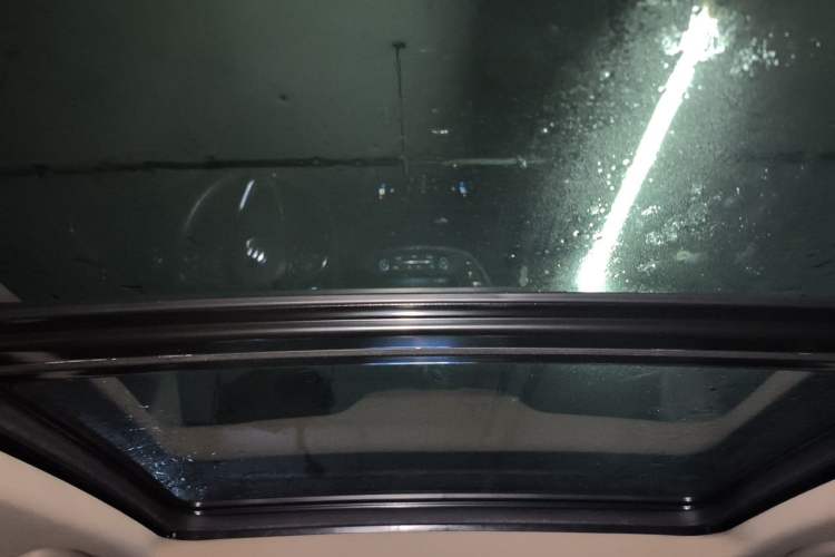 Used Buick Envision 2015 20T Two-Wheel-Drive Elite Model Headliner