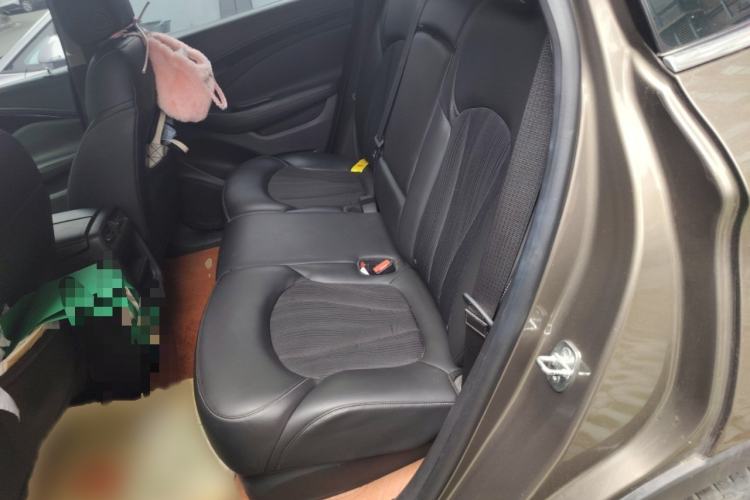 Used Buick Envision 2015 20T Two-Wheel-Drive Leading Model Interior 4