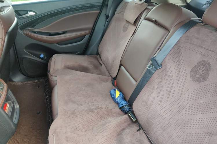 Used Buick Envision 2015 20T Four-Wheel Drive Luxury Model Left Rear Seat