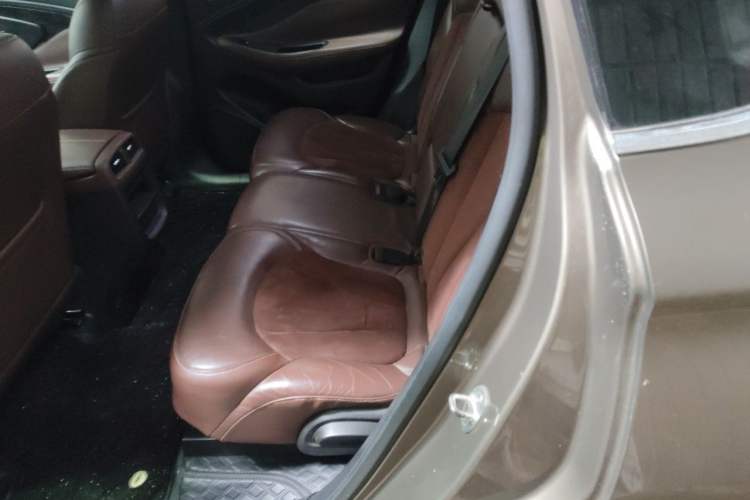 Used Buick Envision 2015 20T Four-Wheel Drive Luxury Model Left Rear Seat