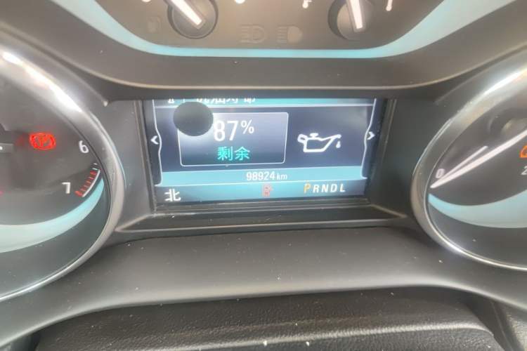 Used Buick Envision 2015 20T Four-Wheel Drive Luxury Model Odometer Close Up