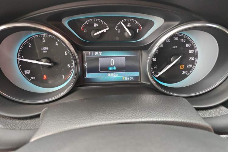 Used Buick Envision 2015 20T Two-Wheel-Drive Elite Model Odometer Close Up