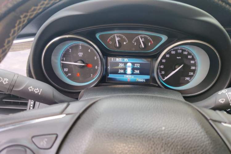 Used Buick Envision 2015 20T Two-Wheel-Drive Elite Model Odometer Close Up