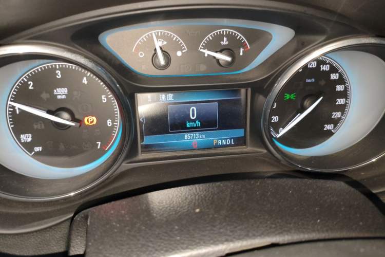 Used Buick Envision 2015 20T Two-Wheel-Drive Elite Model Odometer Close Up