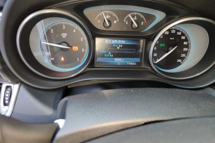 Used Buick Envision 2015 20T Two-Wheel-Drive Elite Model Odometer Close Up