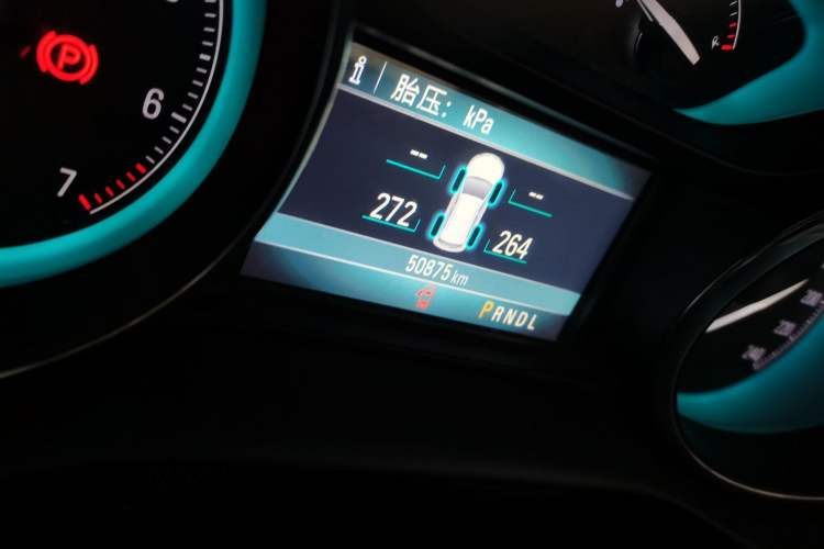 Used Buick Envision 2015 20T Two-Wheel-Drive Elite Model Odometer Close Up