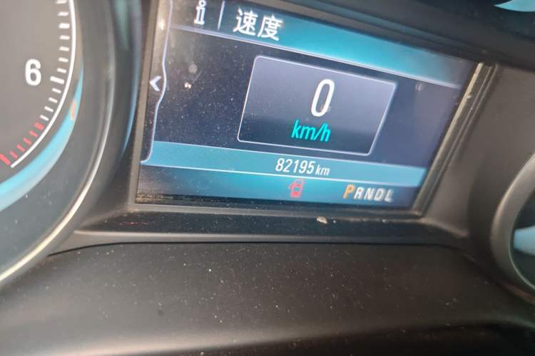 Used Buick Envision 2015 20T Two-Wheel-Drive Elite Model Odometer Close Up