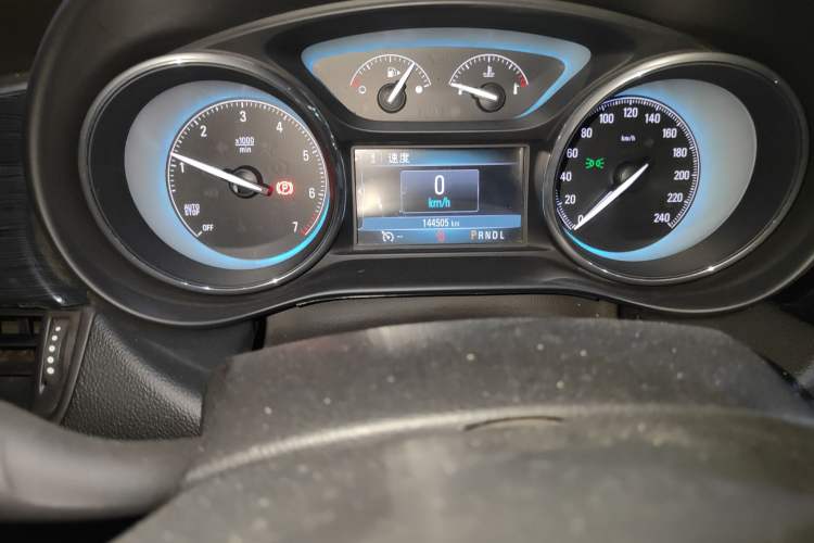Used Buick Envision 2015 20T Two-Wheel-Drive Leading Model Odometer Close Up