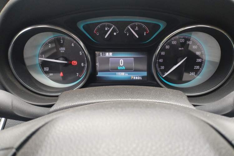Used Buick Envision 2015 20T Two-Wheel-Drive Leading Model Odometer Close Up