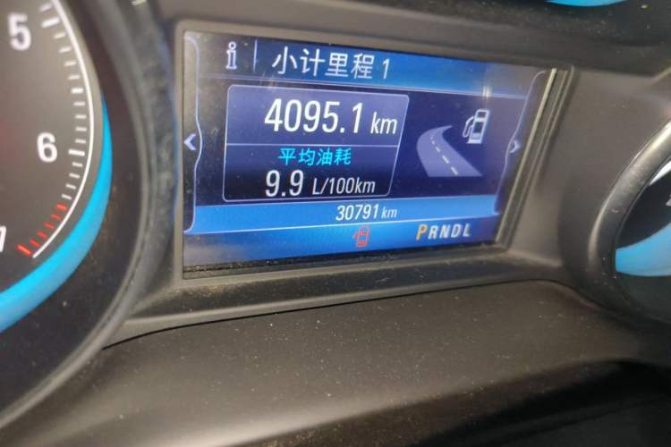 Used Buick Envision 2015 20T Two-Wheel-Drive Elite Model Odometer Close Up
