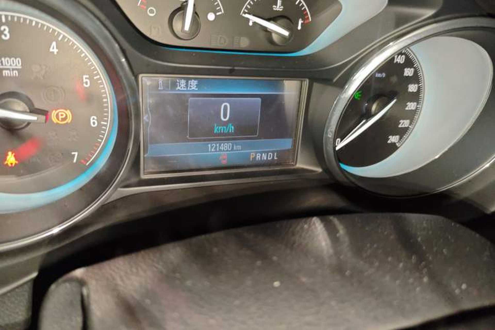 Used Buick Envision 2015 20T Two-Wheel-Drive Elite Model Odometer Close Up