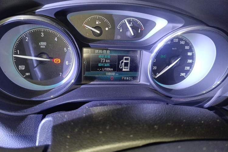 Used Buick Envision 2015 20T Two-Wheel-Drive Elite Model Odometer Close Up