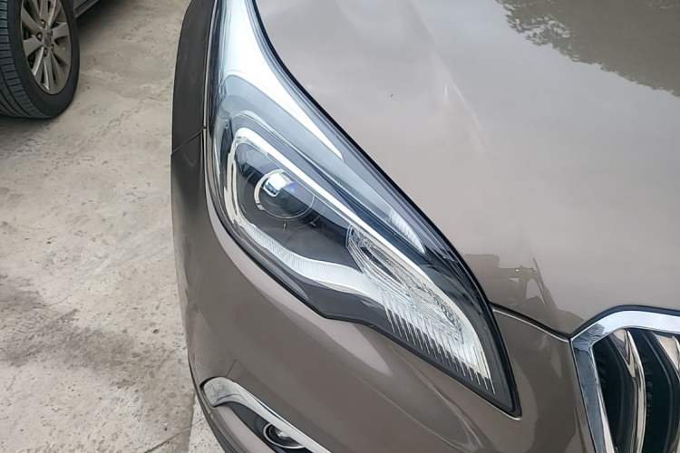 Used Buick Envision 2015 20T Two-Wheel-Drive Elite Model Right Front Headlight