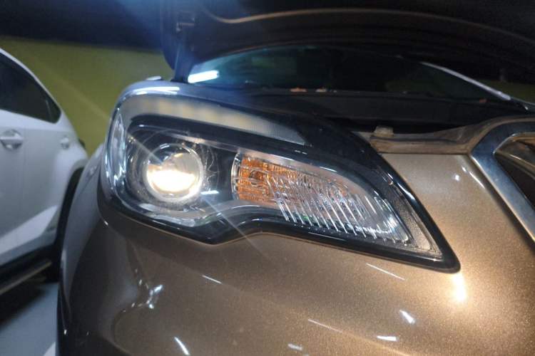 Used Buick Envision 2015 20T Two-Wheel-Drive Elite Model Right Front Headlight